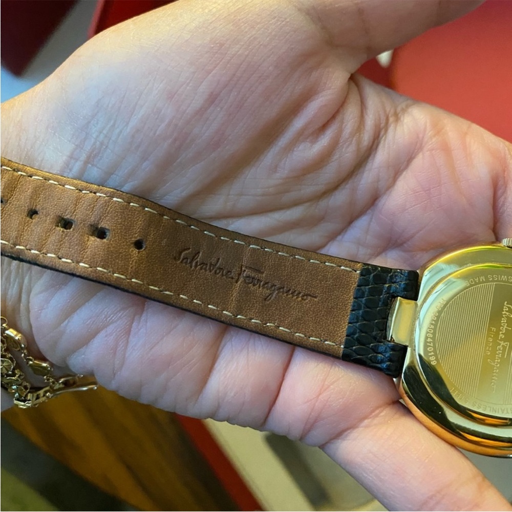 SOLD.Salvatore Ferragamo classic timeless Watch - Picture 9 of 15